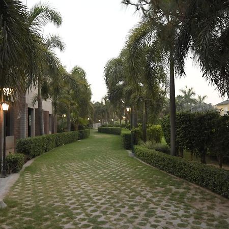 Kamal Resorts - The Luxury Of Being Yourself ルディヤーナー エクステリア 写真